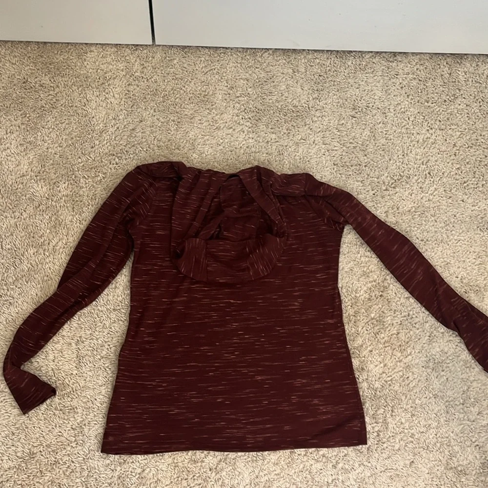 Women’s Nike drifit SZ M lightweight hoodie. Maroon w/pink. Great condition